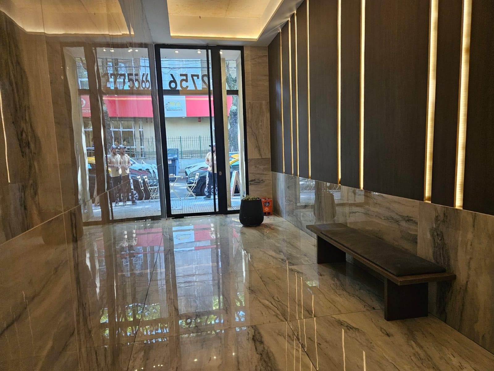 VENTA OFICINA O DEPARTAMENTO PARA VIVIENDA A ESTRENAR BALCON AL FRENTE EN FLORES - 1