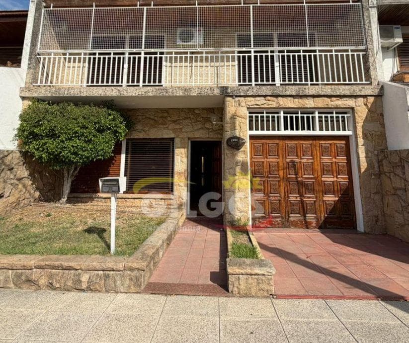 Alquiler de Oficina 5 Ambientes en Ramos Mejia Muy buen Estado Ideal Uso Comercial o Vivienda - 1