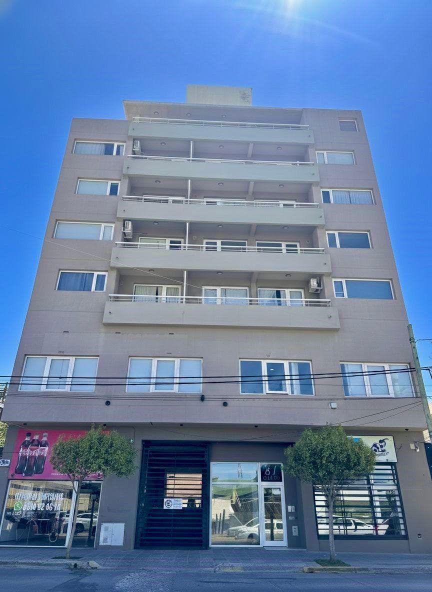 Moderna Oficina en venta - Sobre calle Gales, Trelew - 1