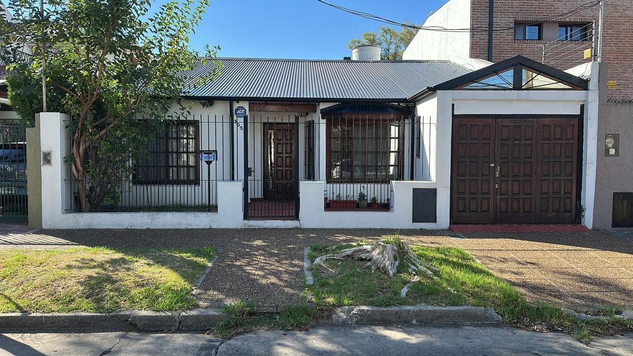 Casa en una planta , zona Olivos - 1