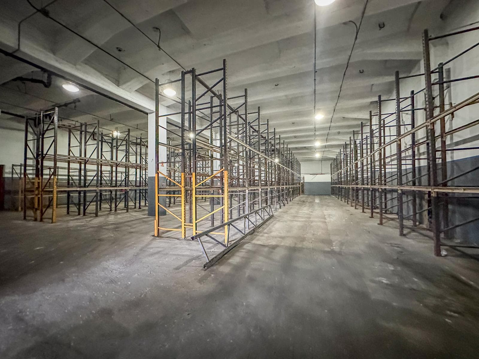 ALQUILER - GALPON 1600 m2 - POTENCIA ELECTRICA DISPONIBLE - PARQUE INDUSTRIAL DUCILO - 1