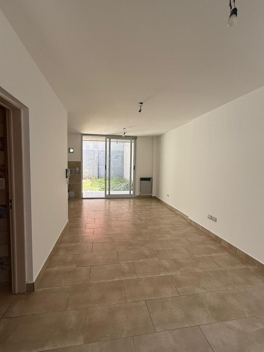 VENTA MONOAMBIENTE CON JARDÍN EN PATERNAL - 1