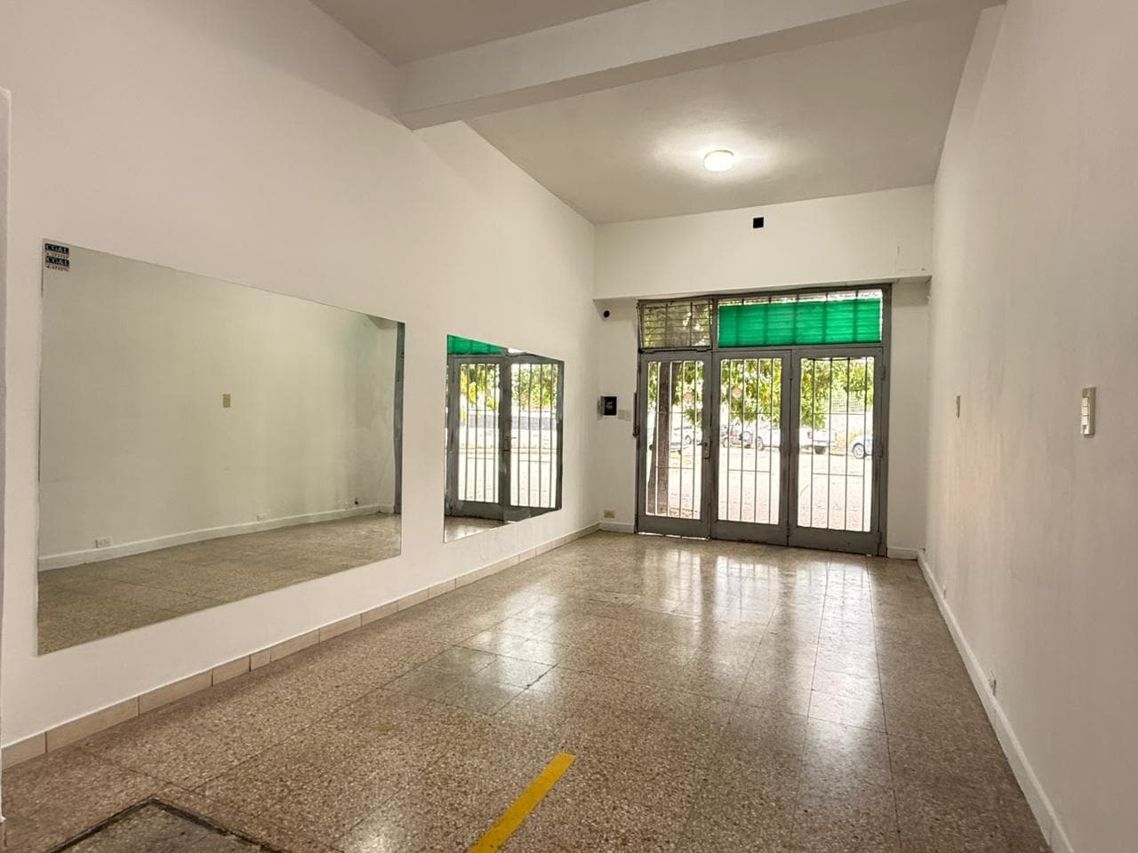 ALQUILER - LOCAL 50M2 - 1