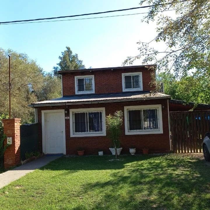 CASA EN VENTA O PERMUTA 3 DORMITORIOS CON PILETA Y COCHERA DOBLE - 1