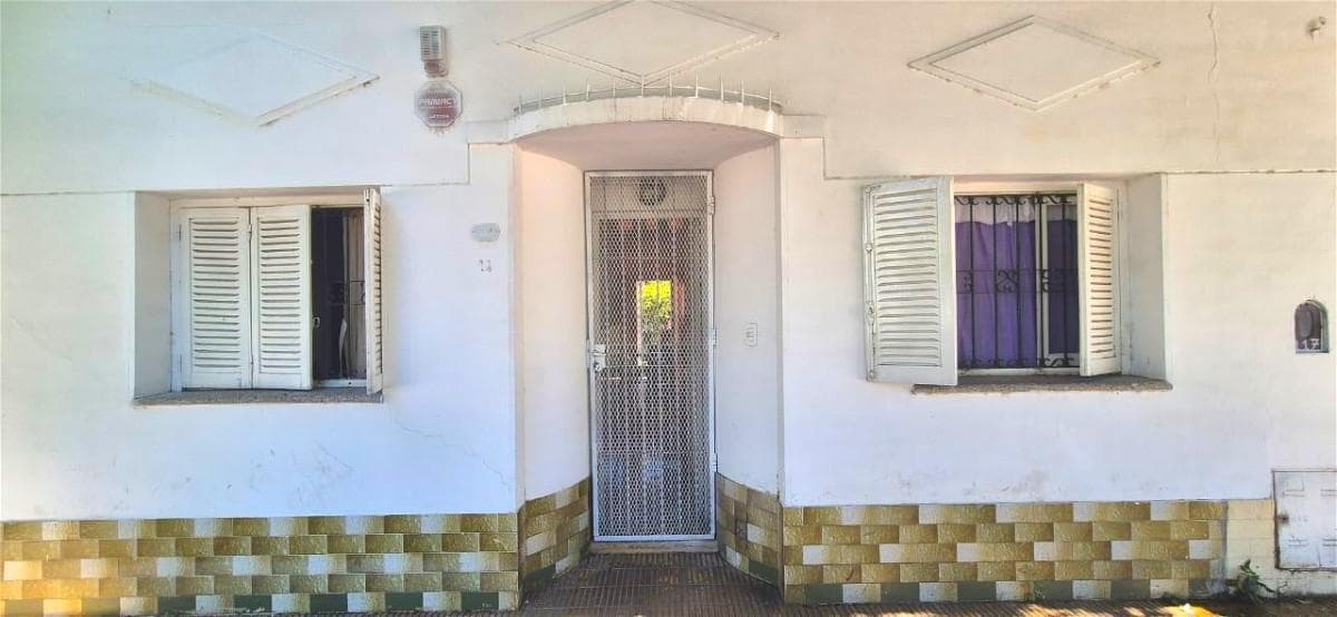Casa con dos habitaciones, cochera y patio . villa mercedes - 1