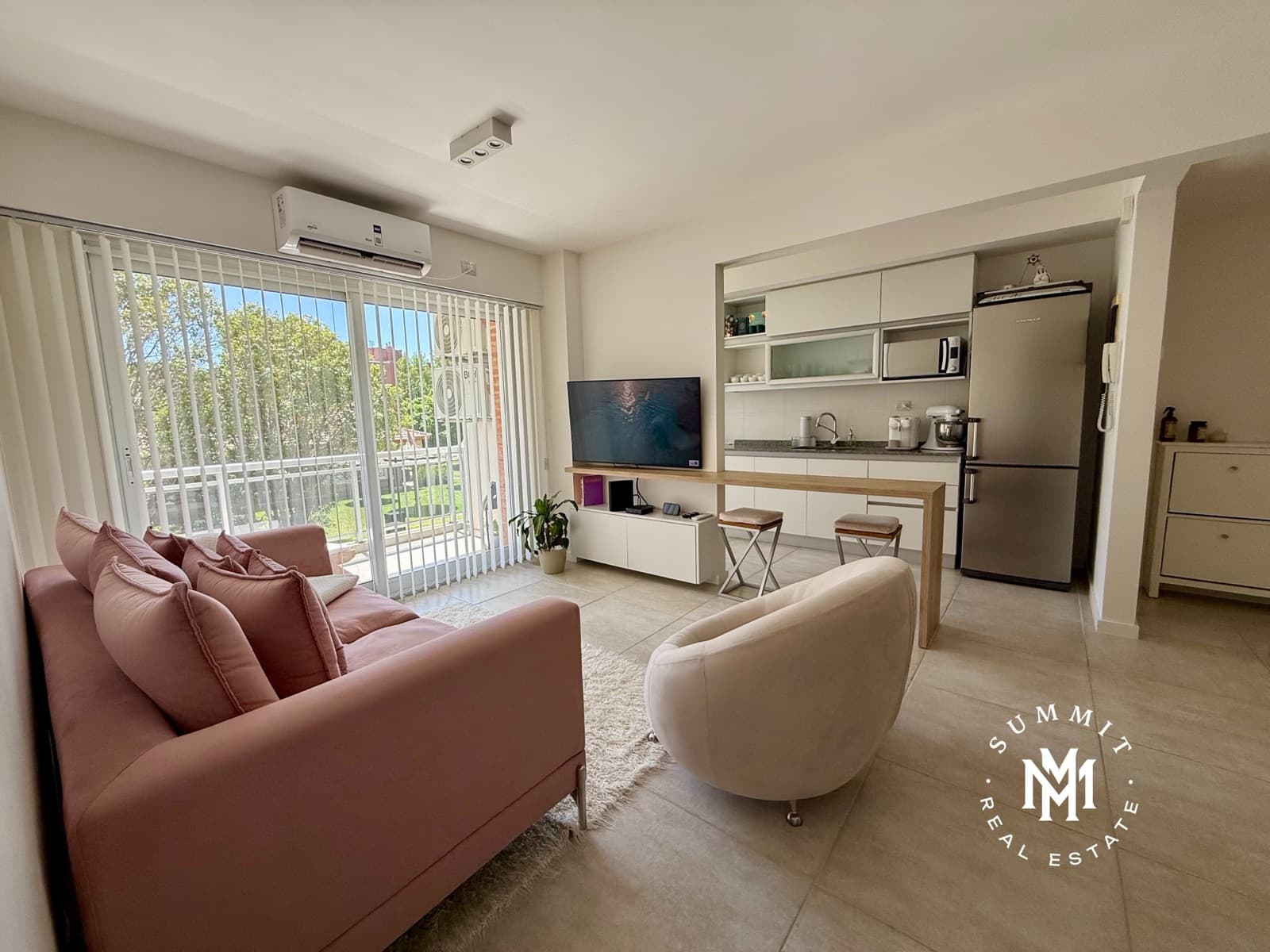 Departamento 3 amb con balcón. Cochera Opcional. - 1