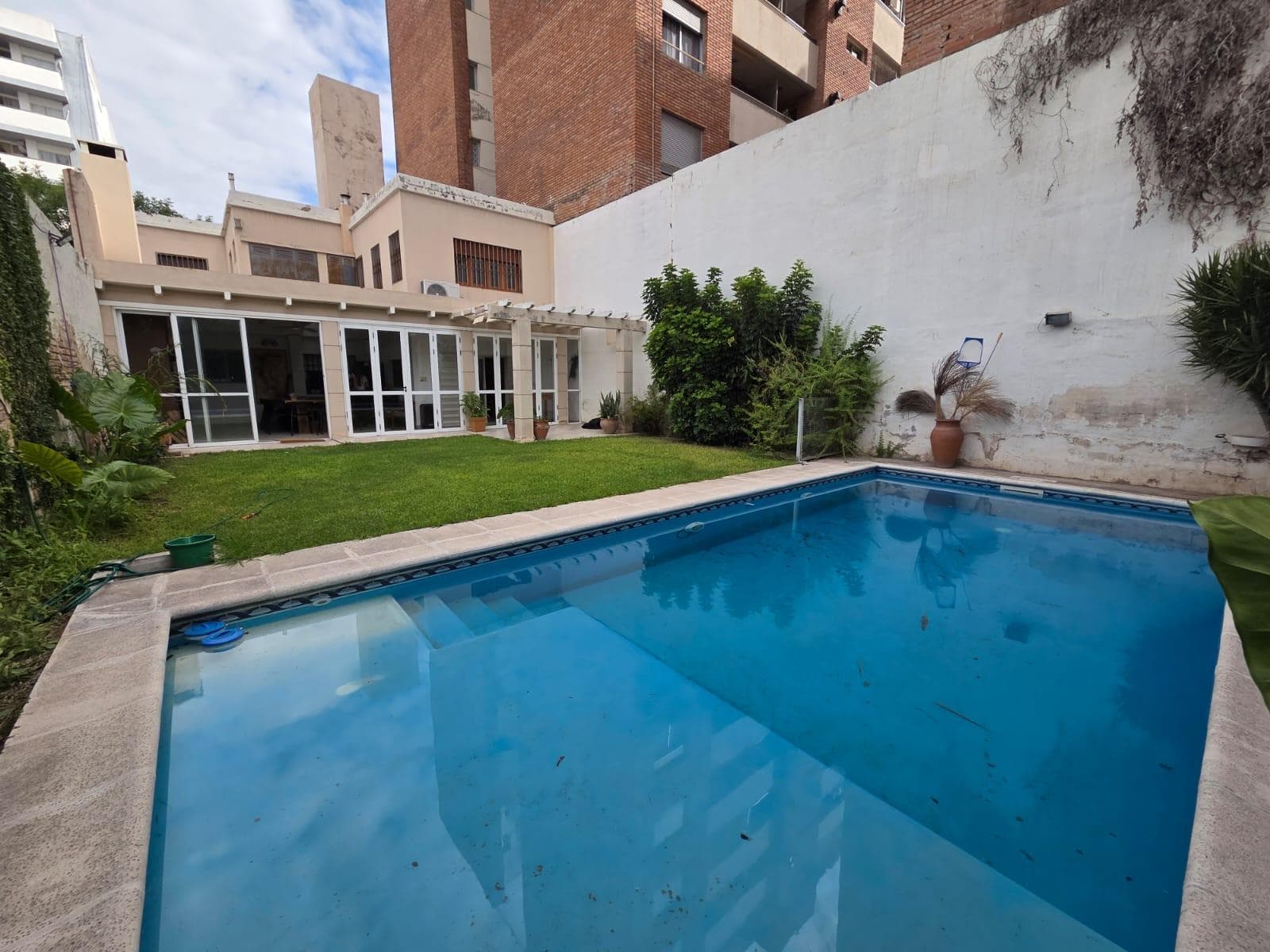 Casa 3 Dormitorios en General Paz con Pileta – Apto Profesional – 24 de Septiembre - 1