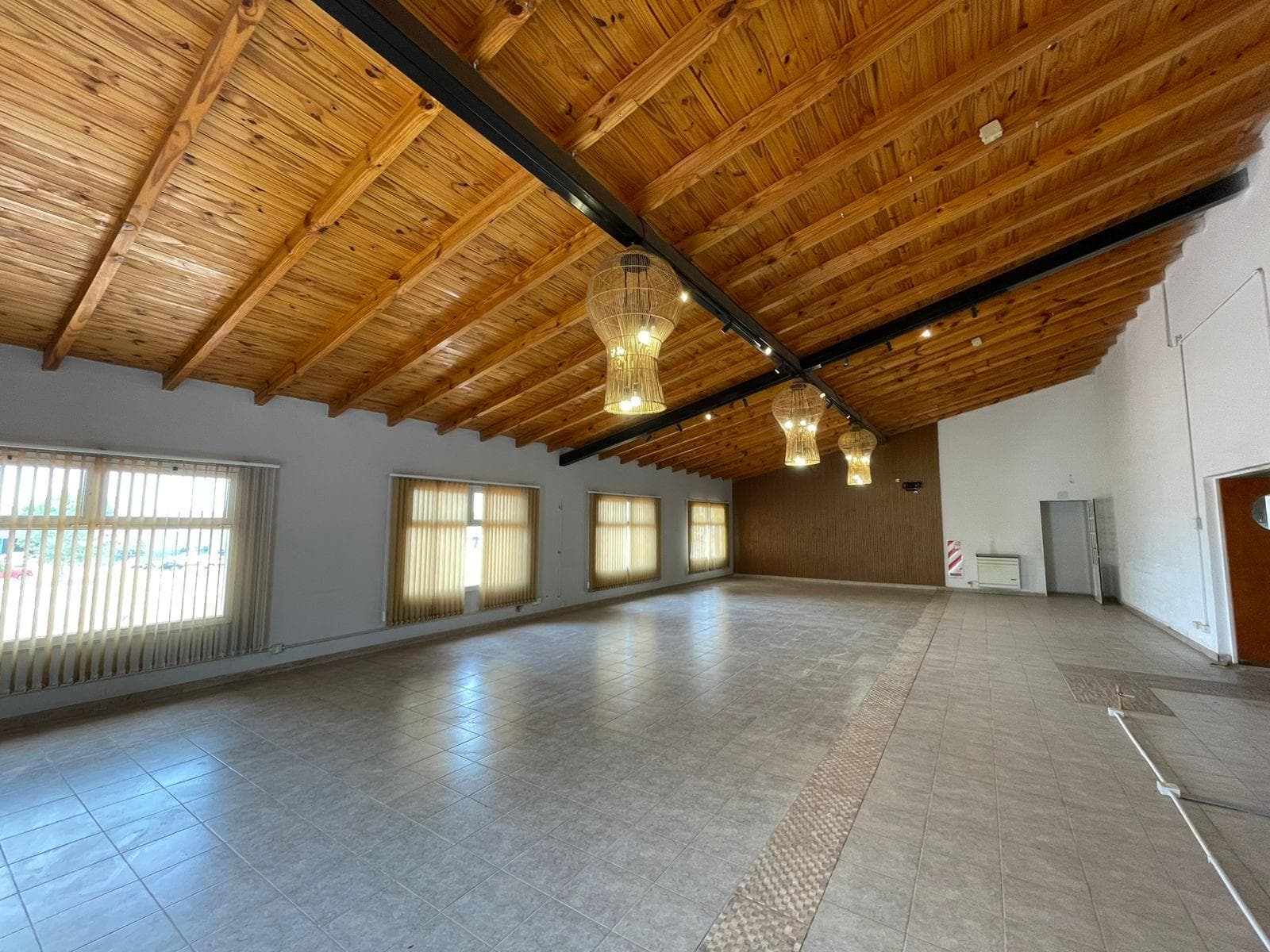 VENTA BASE OPERATIVA CON BUFFET Y CASA Añelo - 1