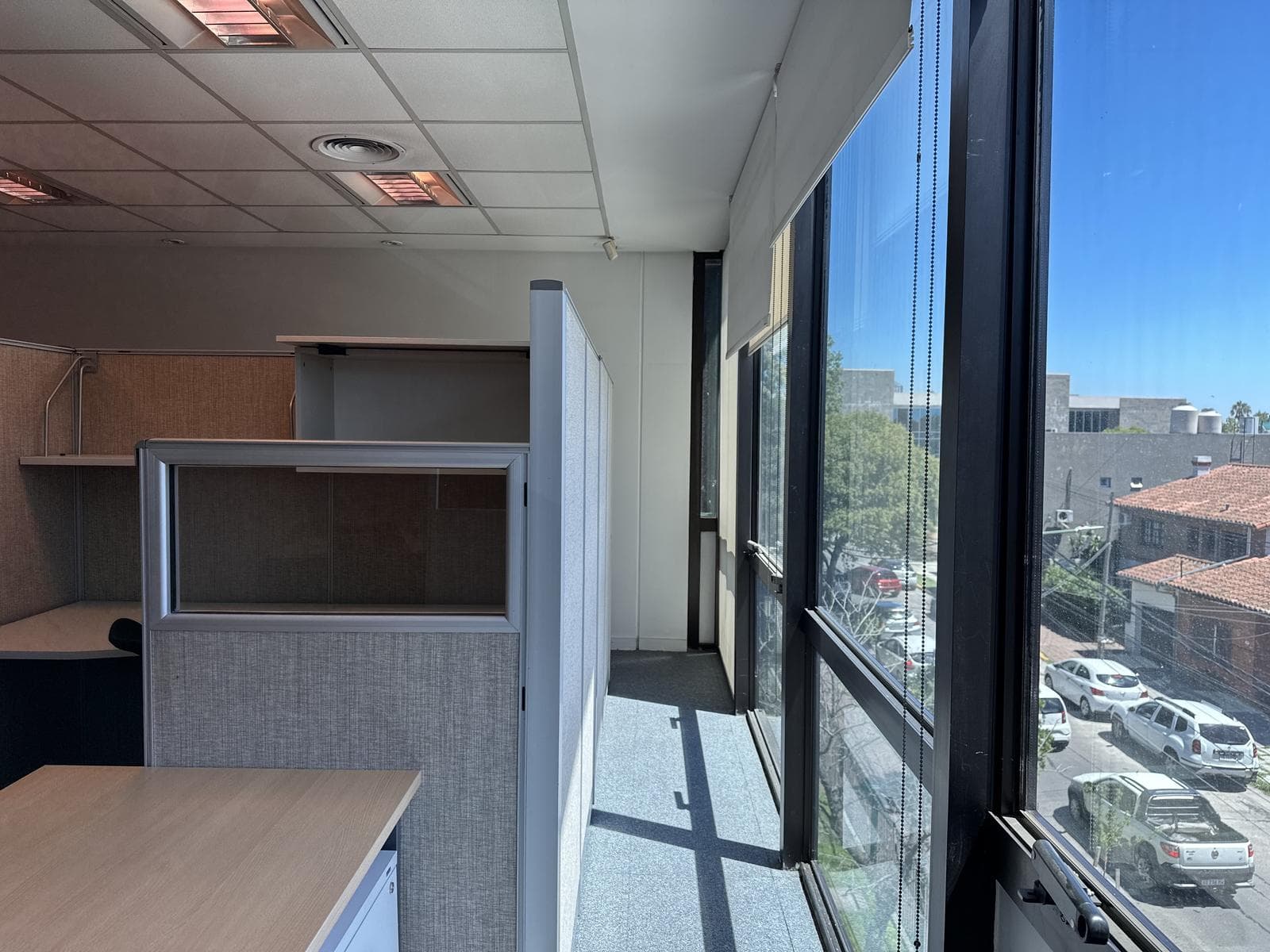 Oficina en alquiler en planta baja de 278m2 con 5 cocheras en Martínez - 1