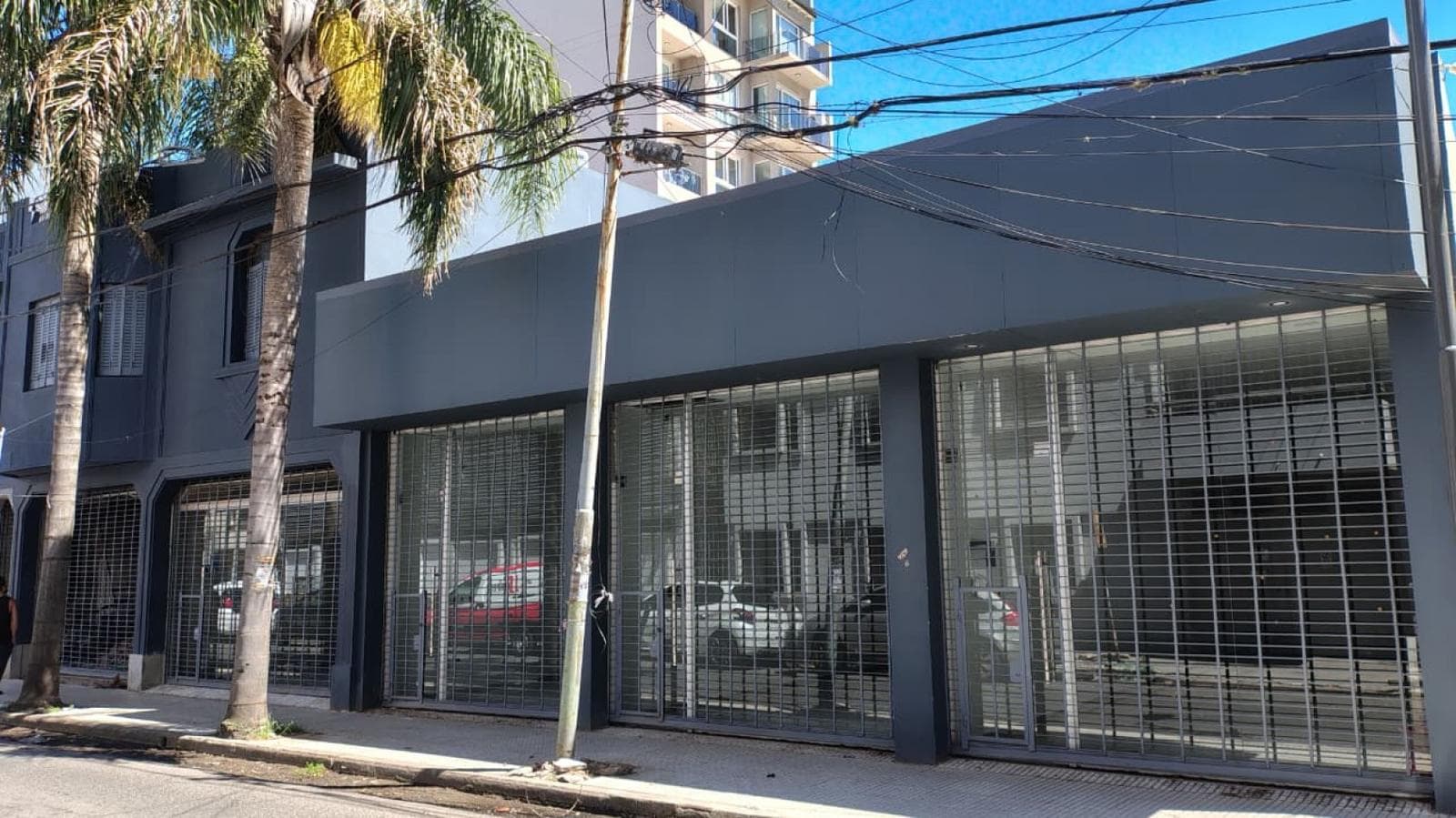 Excelente local en Bernal Centro (local 2) a metros de Belgrano - 1