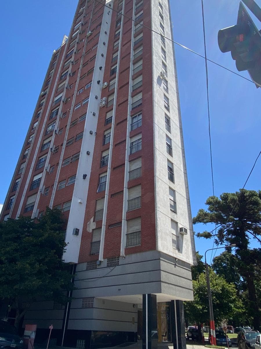 Departamento frente al BOSQUE. - 1