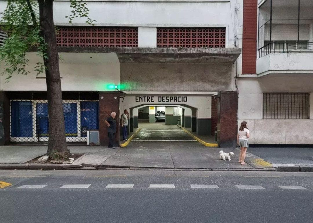 Venta Cochera en Caballito con Ascensor - 1