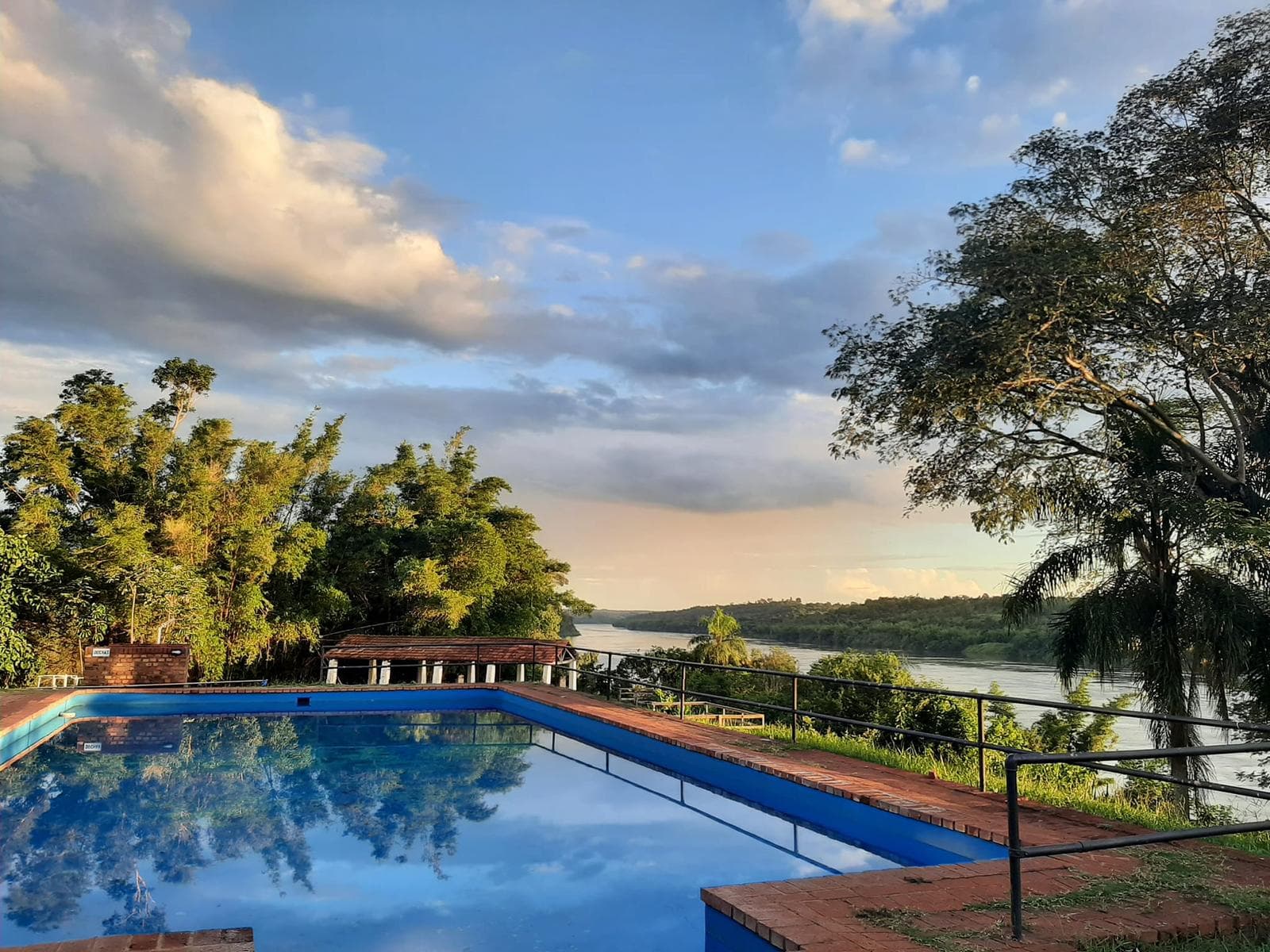 Se Vende Hotel en Montecarlos - 1