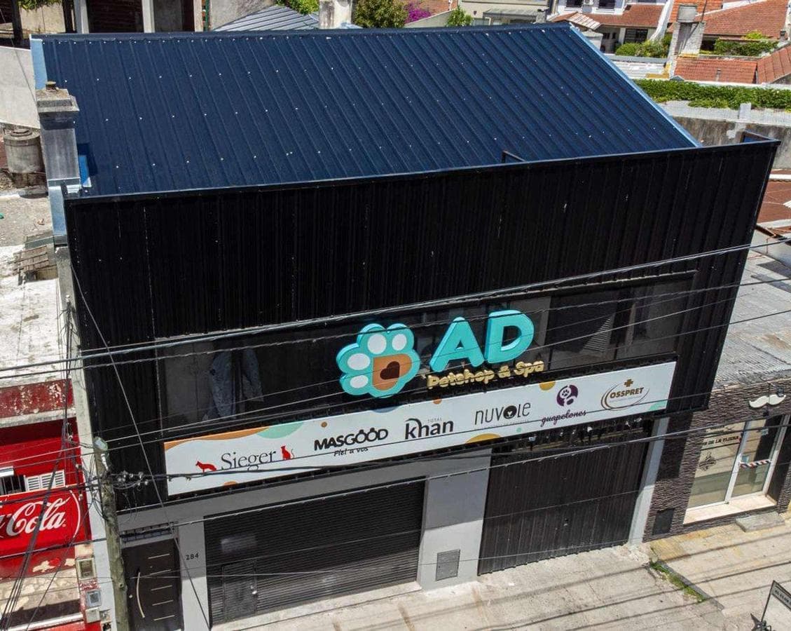 ALQUILER DE OFICINAS AMUEBLADAS CON PATIO - 1