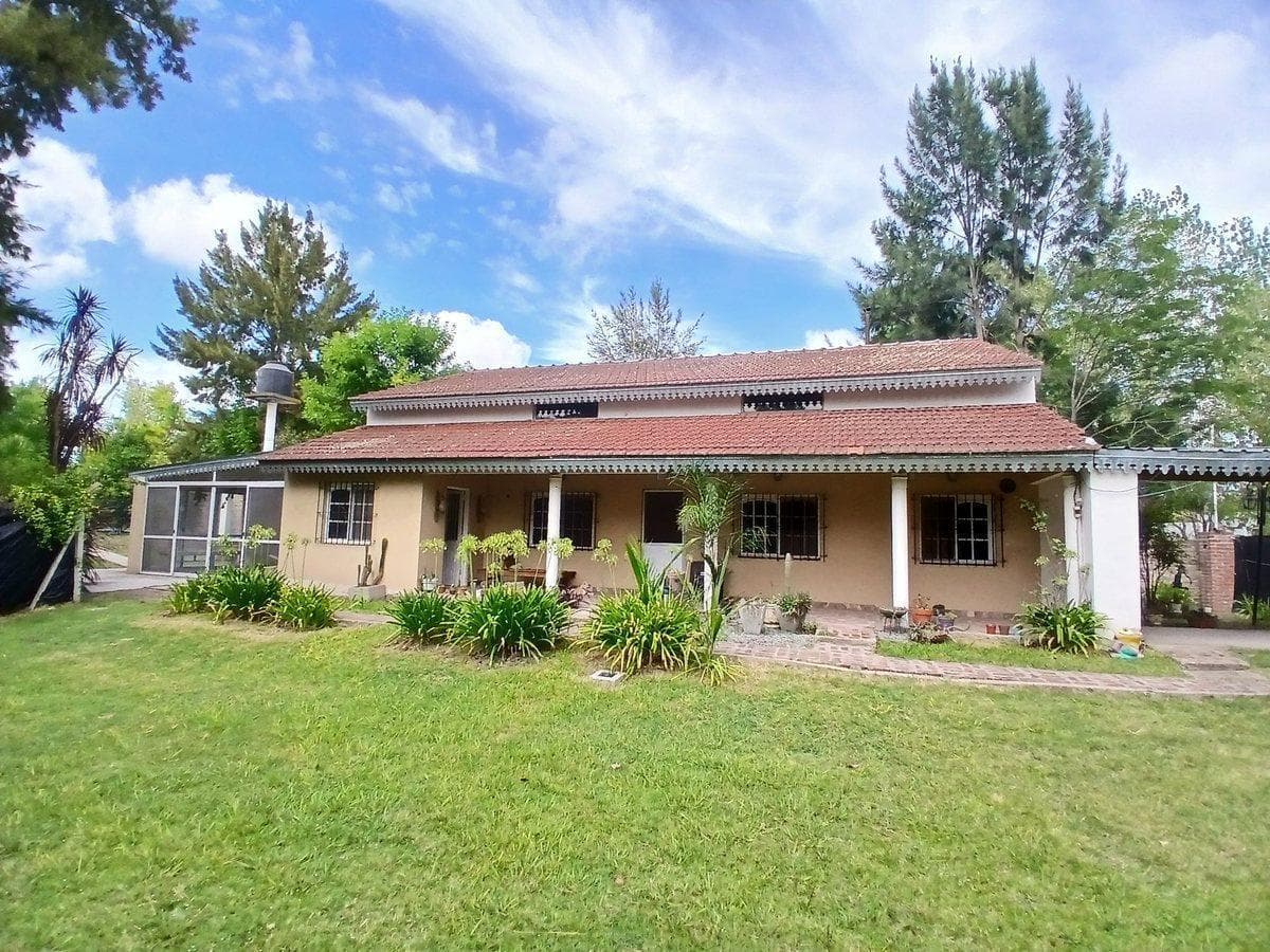 Sensacional casa con pileta, escritura, Domselaar - 1