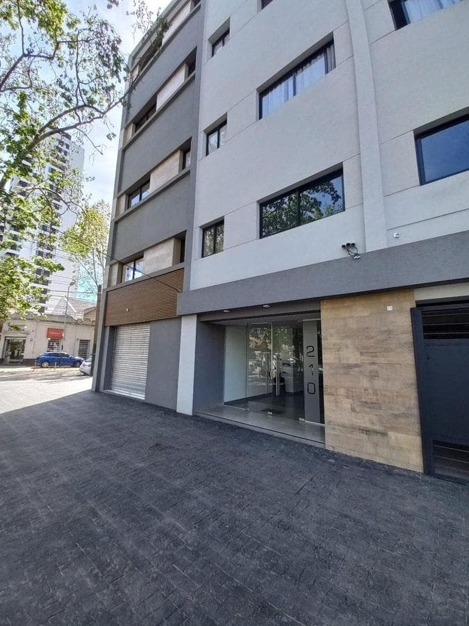 VENTA COCHERA TECHADA EN BANFIELD - 1