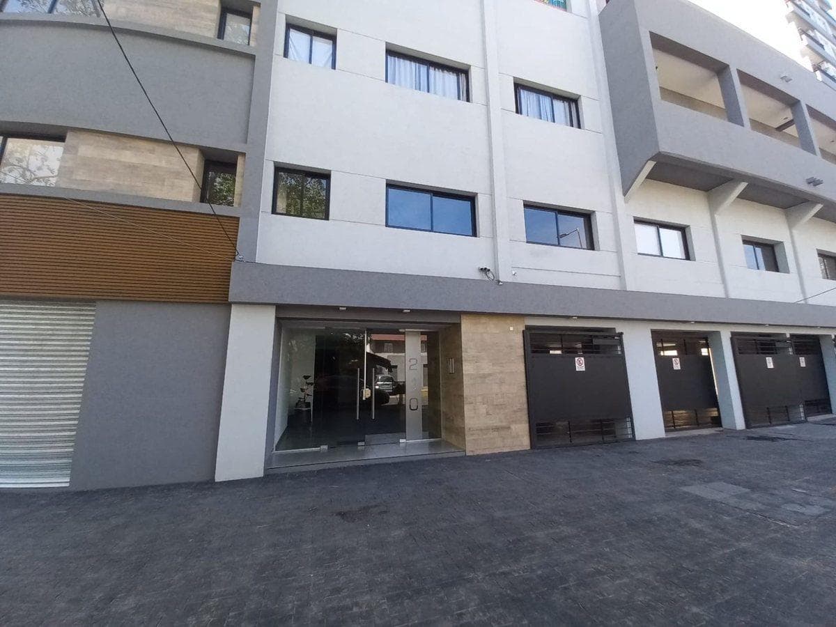 VENTA COCHERA TECHADA EN BANFIELD - 1
