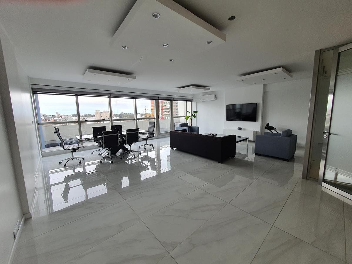 Oficina Alq. Edificio LIBERATEUR/ 143m2 Piso Alto al frente -1 cochera cocheras opcionales - 1