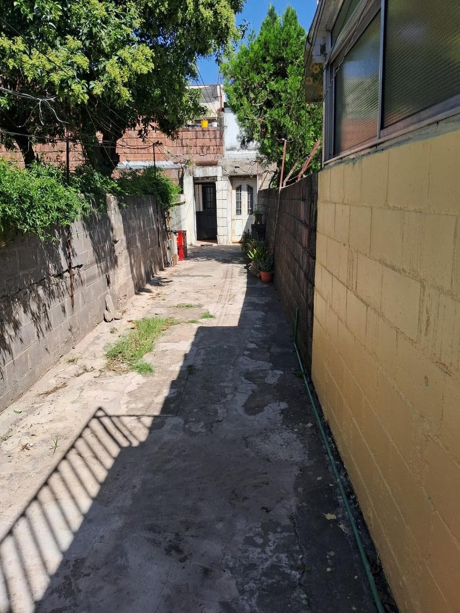 EN VENTA - CASA DE PASILLO DOS DORMITORIOS - BARRIO BELGRANO. - 1