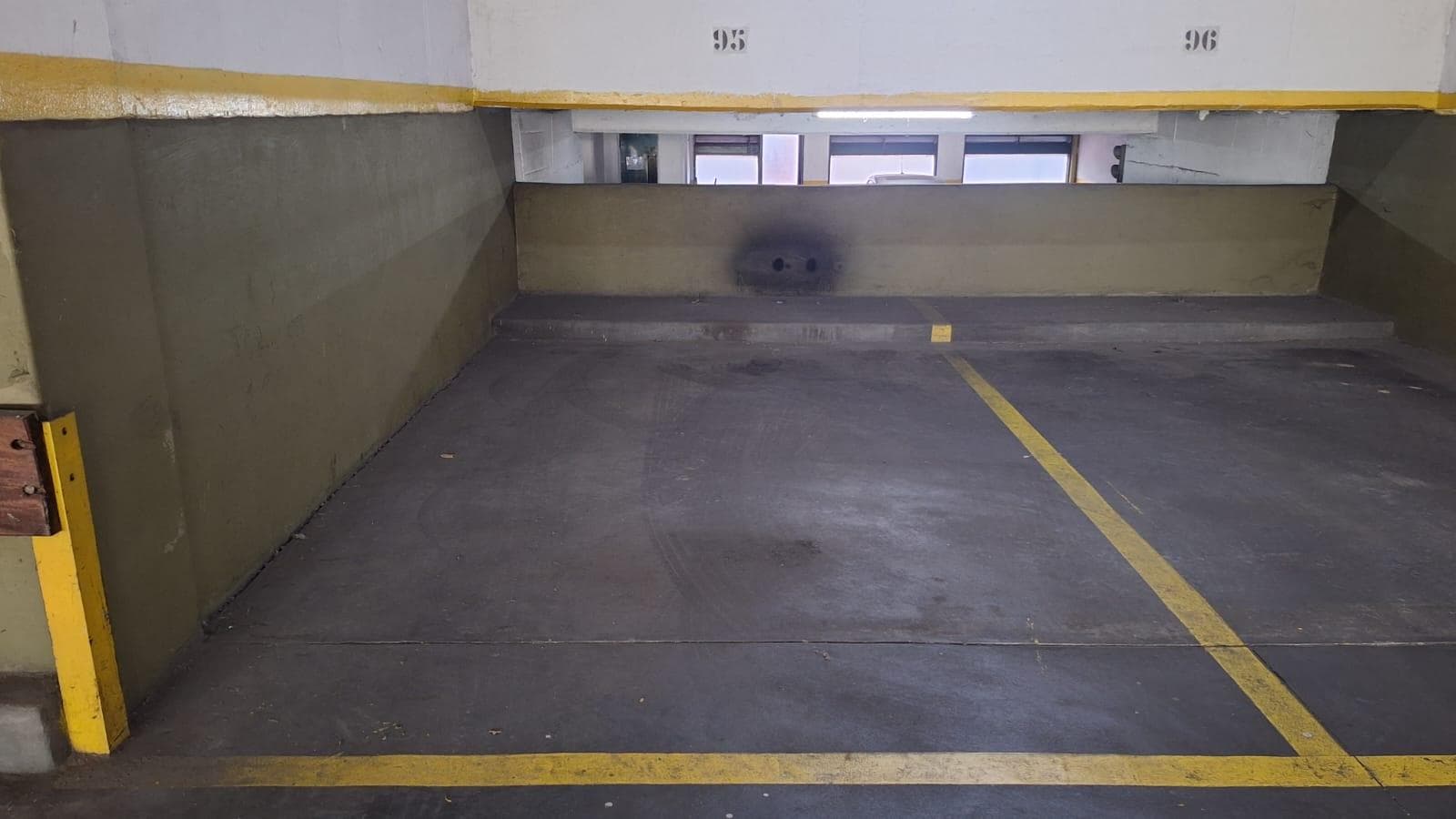 Cochera en venta fija y cubierta en Recoleta - 1