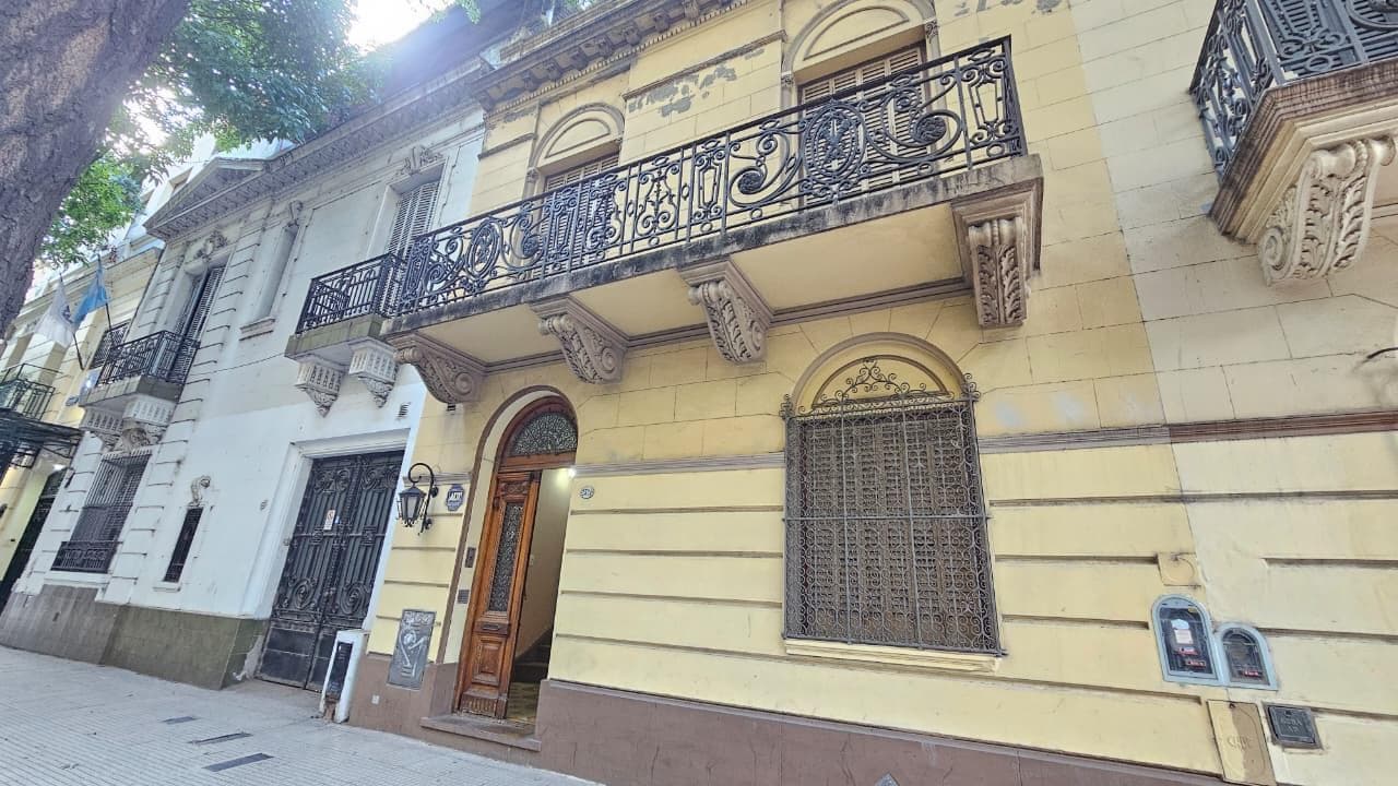 Alquiler Casa de Estilo 5 ambientes con terraza y quincho - SOLO COMERCIAL - 1