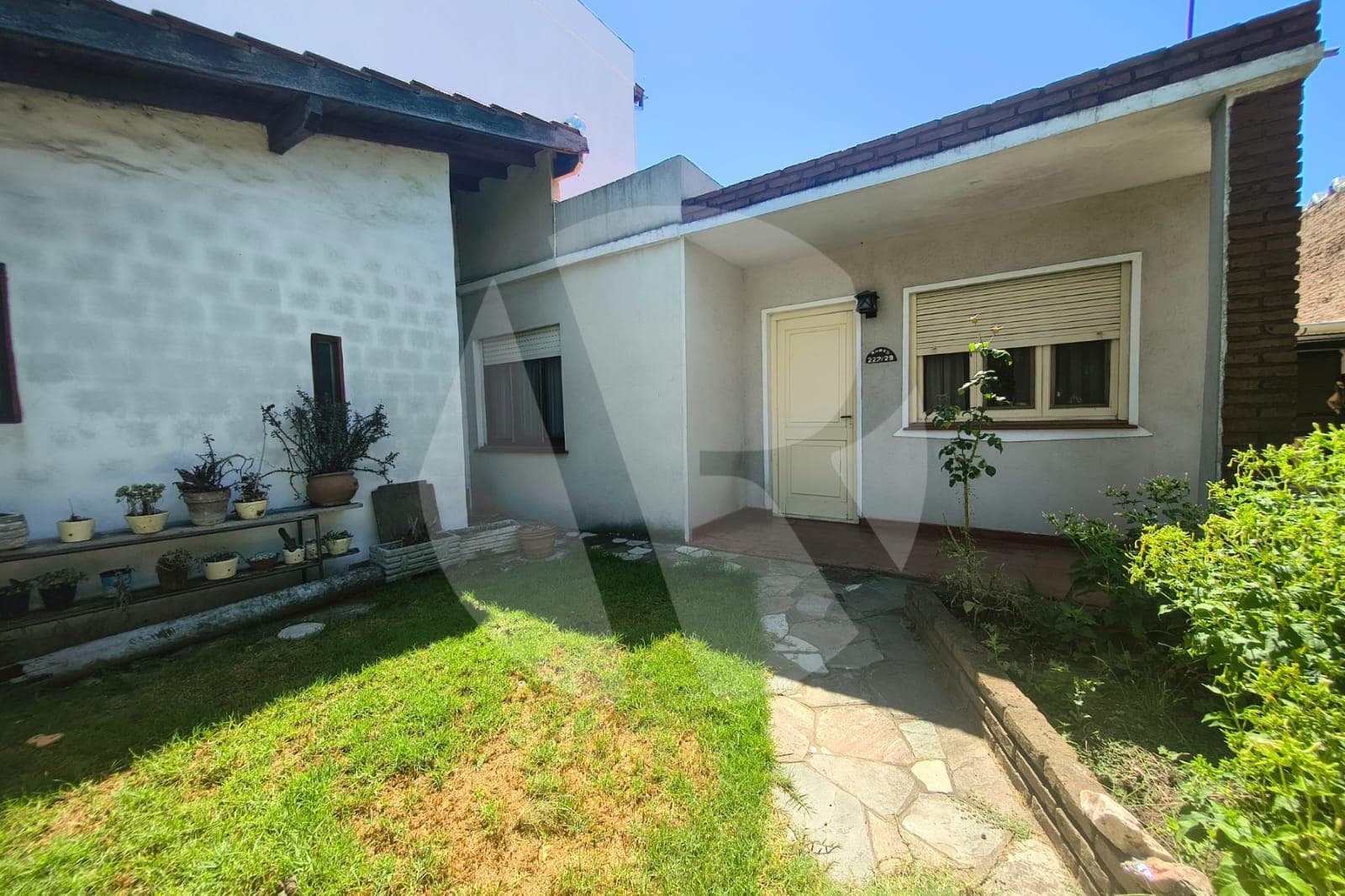 VENTA CASA 3 AMBIENTES - GARIN - 1