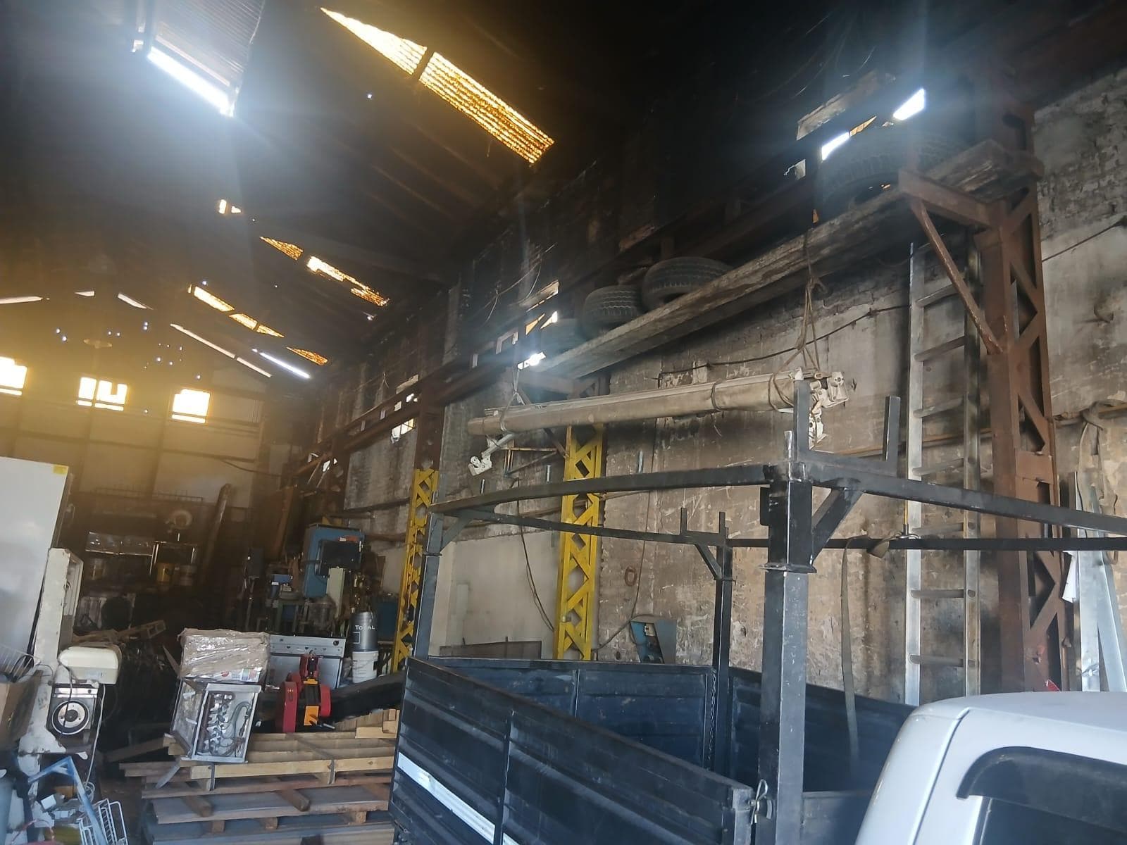 VENTA/PERMUTA – Galpón ideal para inversión o desarrollo logístico. Barrio Bella Vista, Rosario. - 1