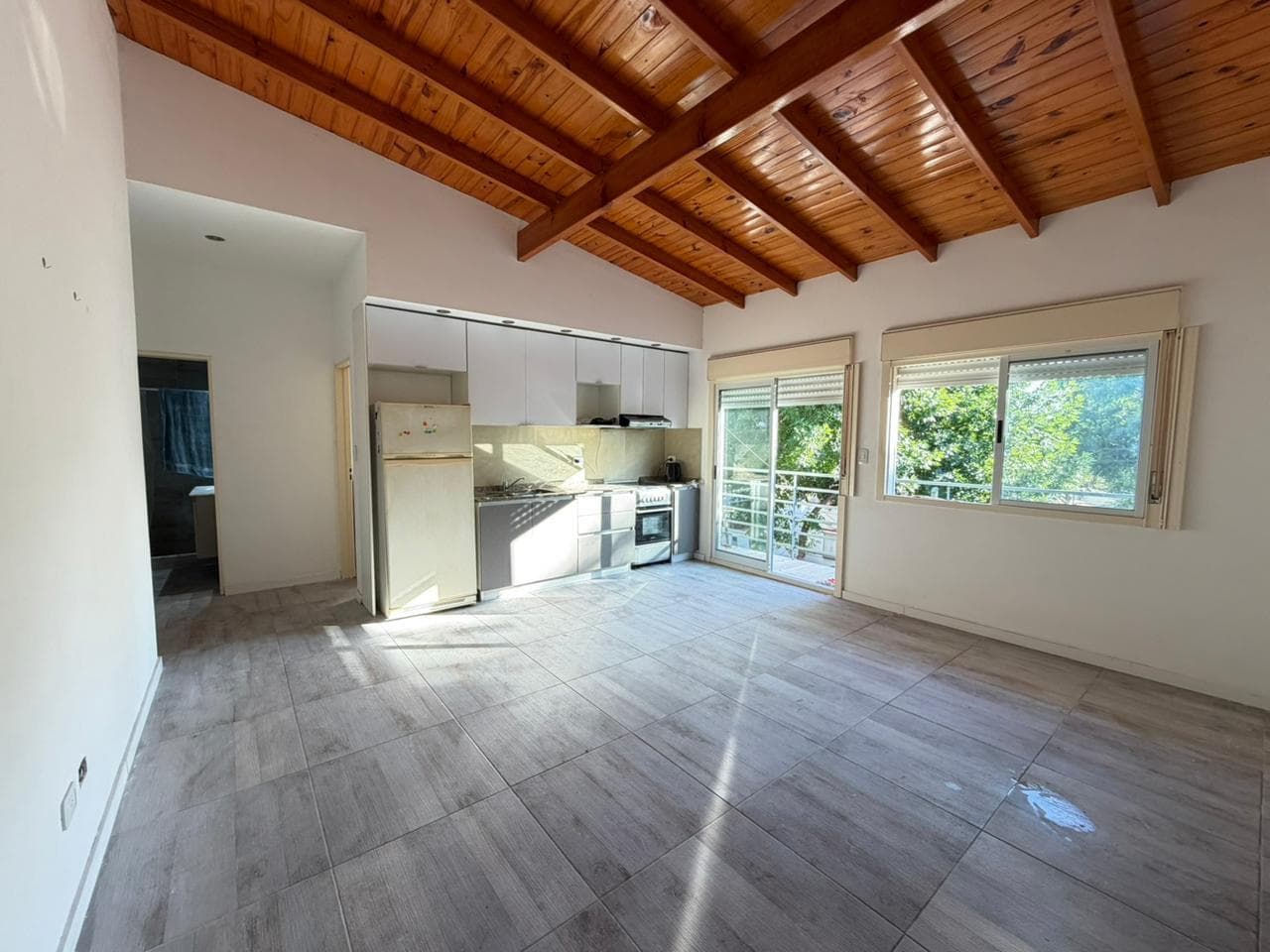 Departamento de 2 Ambientes con Balcon y Cochera. - 1