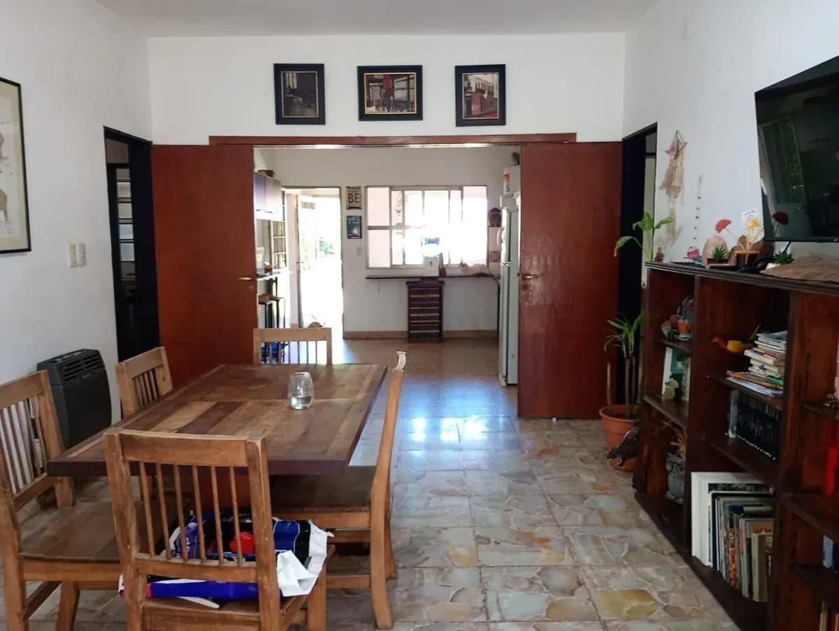 Casa en venta - 4 Dormitorios 2 Baños - General Las Heras - 1