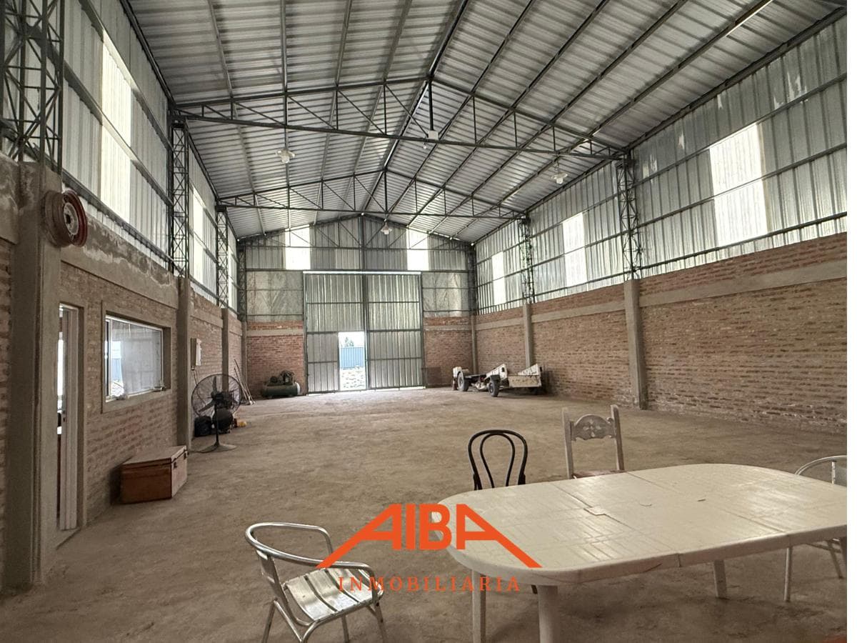 Alquilo predio con galpon en Parque Industrial de Centenario - 1