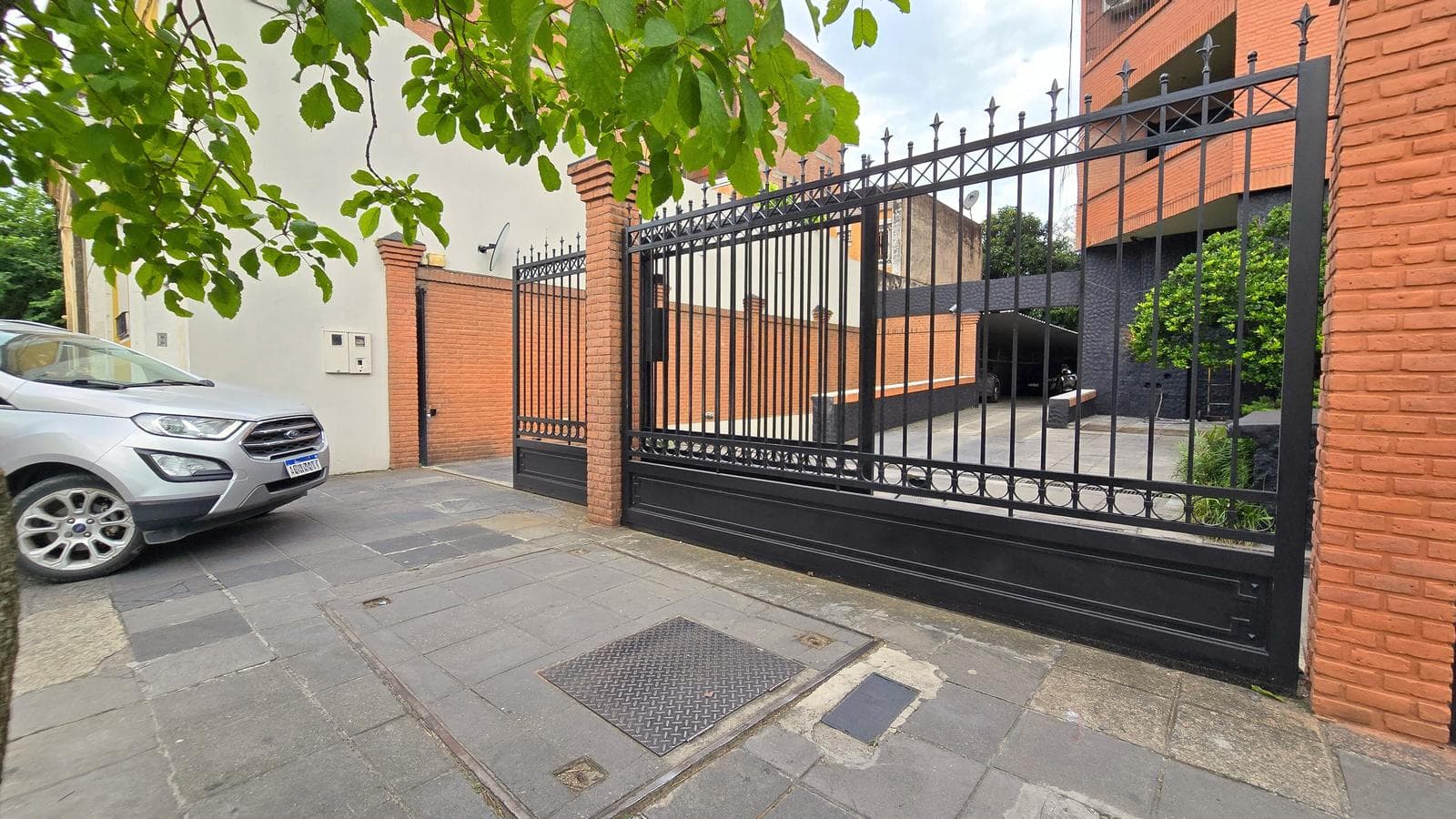 Cochera en Barrio Sur - Moreno al 300 - 1