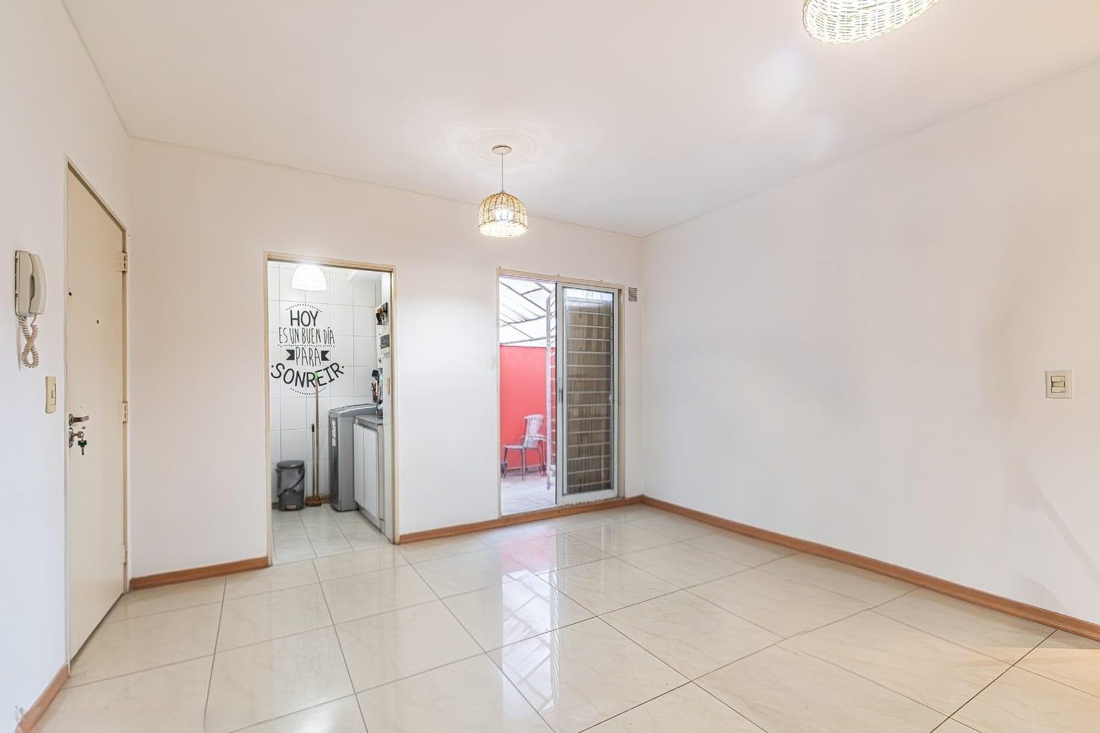 Venta departamento 2 ambientes, con patio en Paternal - 1