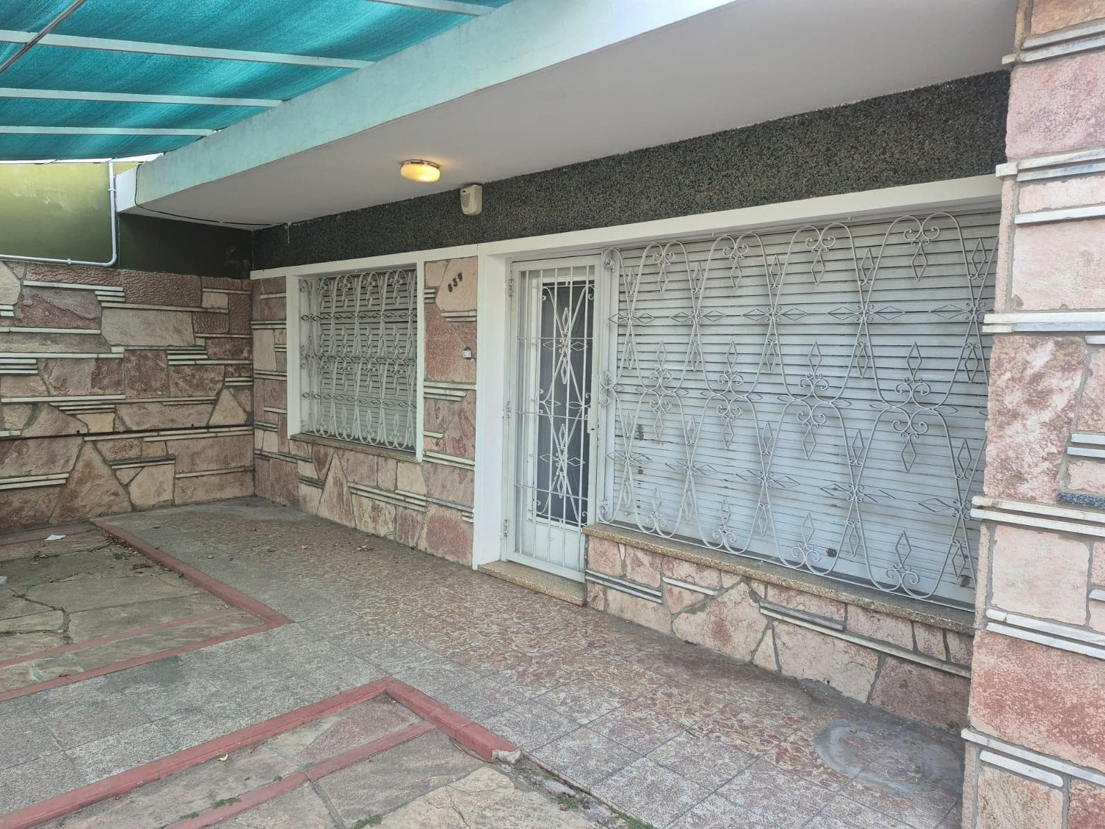 Casa de 3 dorm a metros de Hperlibertad. Incluye galpon de 250mts - 1