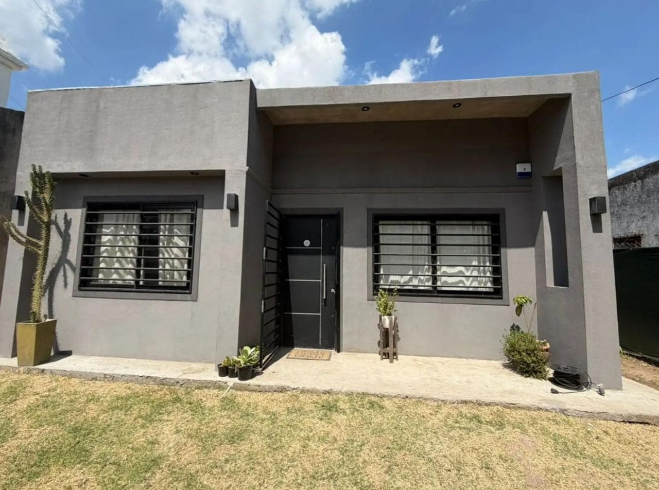 Venta casa tres ambientes más jardín en Muñiz, San Miguel - 1