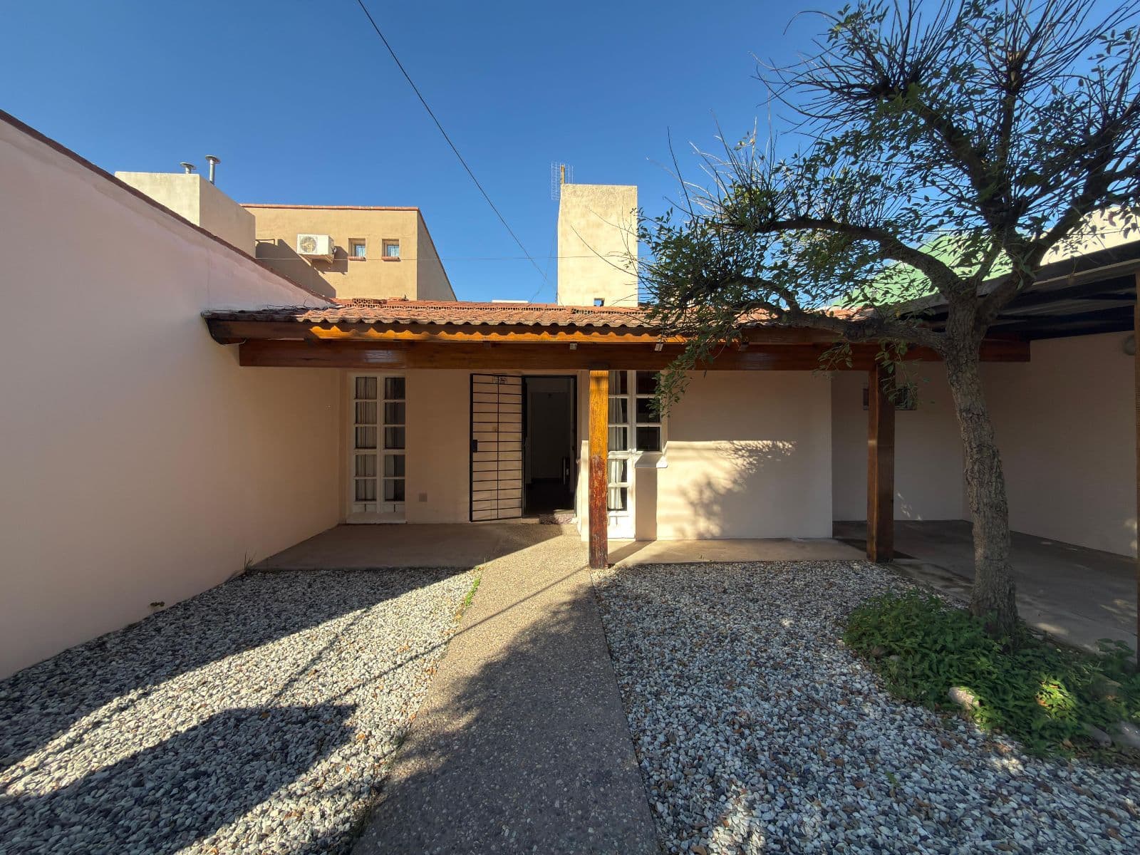 Casa en zona sur APTA CREDITO - 1