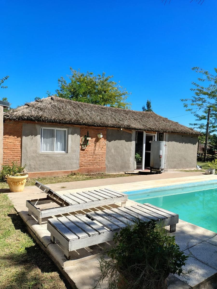 Casa con un segundo departamento, con parque, pileta y escritura Domselaar - 1