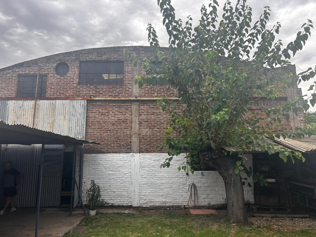 Alquiler/Venta de Galpón en Lomas De Zamora - 1