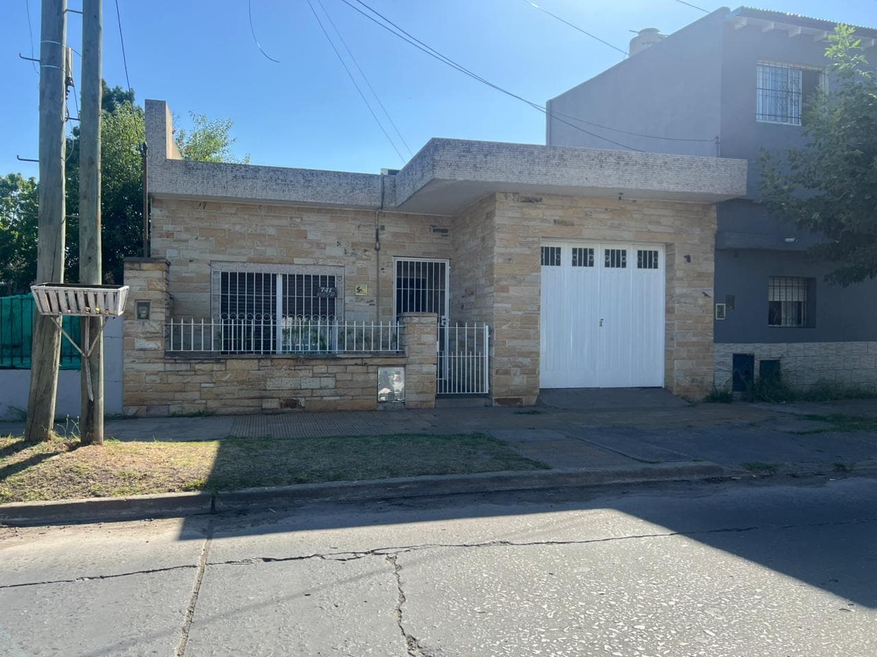 Venta casa 3 ambientes - Jardin y Cochera APTA CREDITO- José C Paz - 1