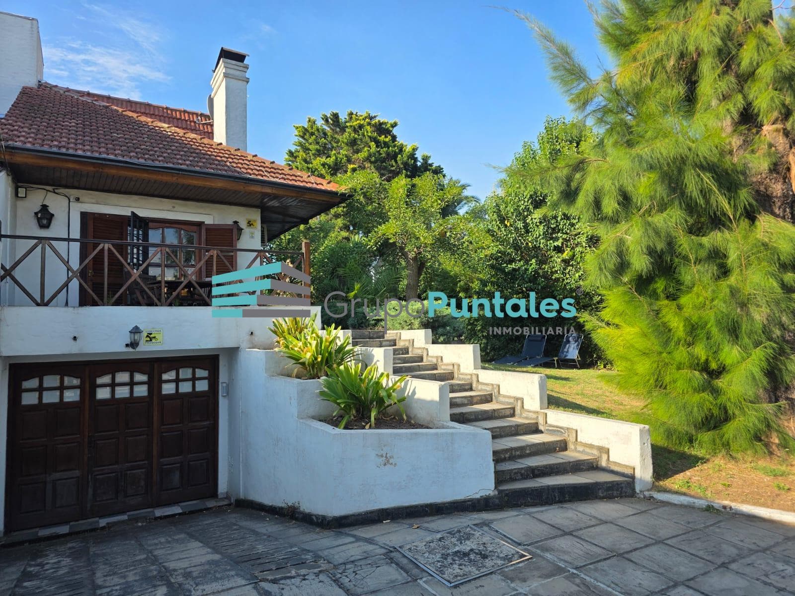 Casa en Monte Grande sobre gran lote con piscina muy buena ubicación. - 1