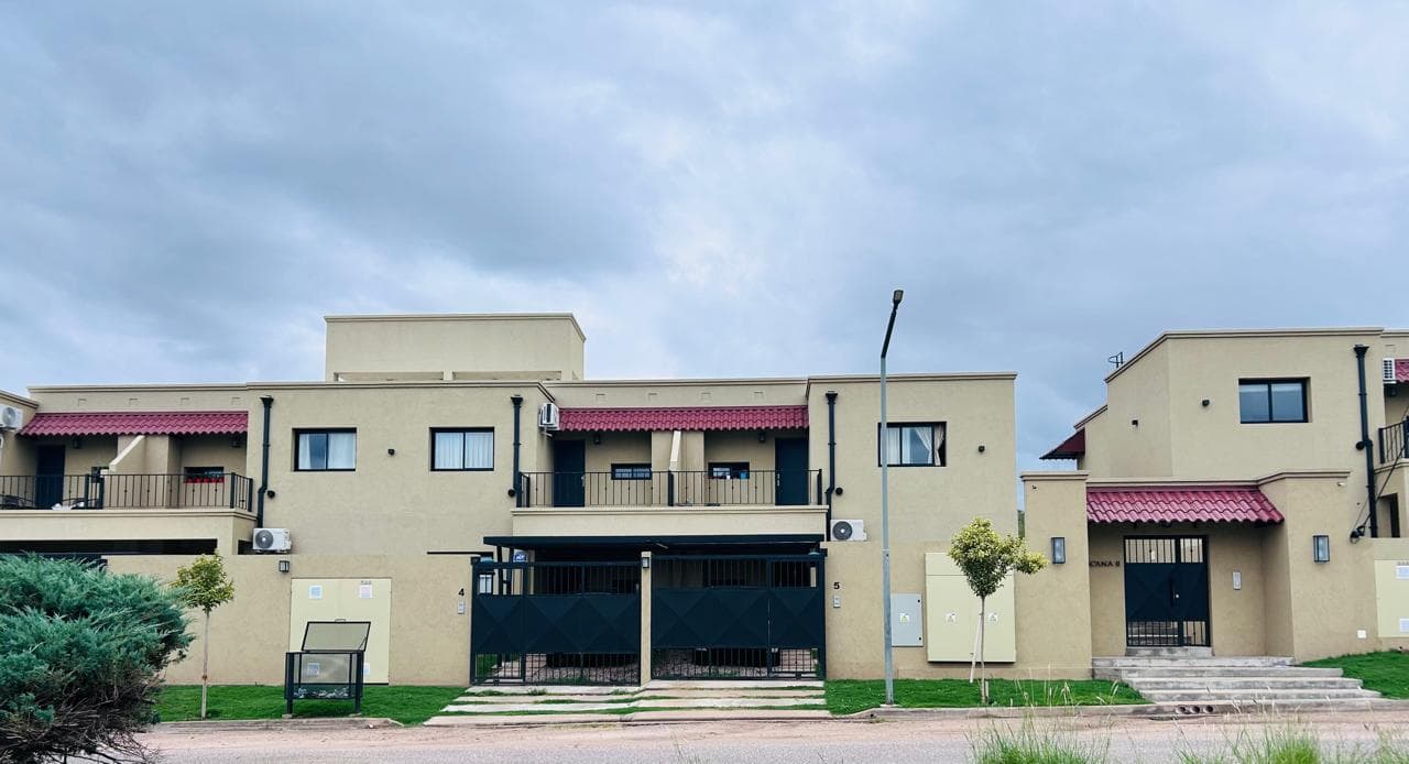 Departamento a estrenar 2 dormitorios y cochera- Frente Country Los Quebrachos - 1