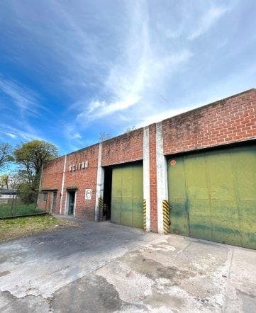 Depósito en venta - 4 Ambientes 2 Baños - Tandil - 1