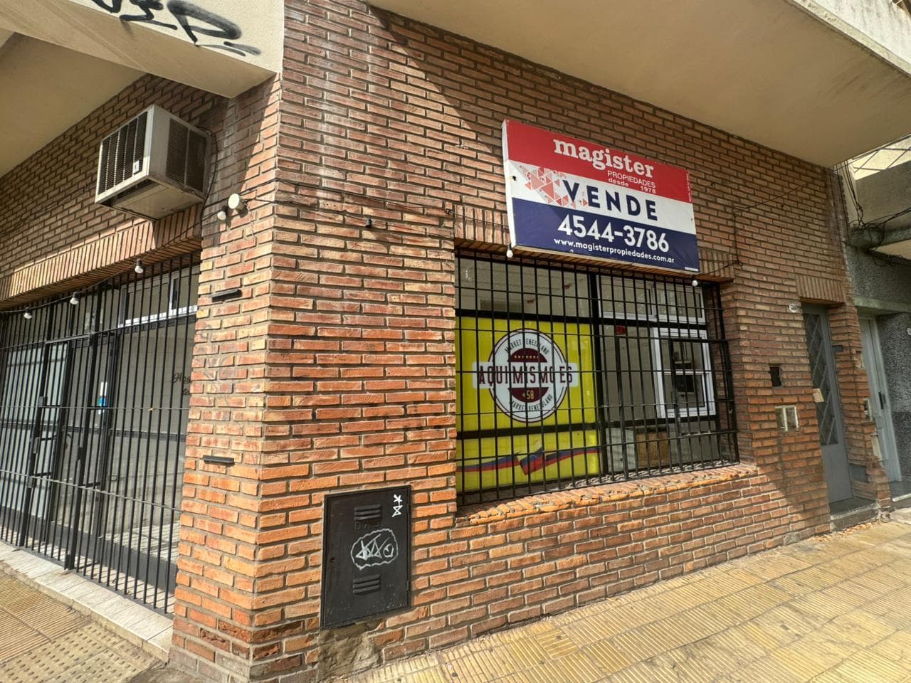 LOCAL COMERCIAL EN ESQUINA DE 33 MTS. VILLA URQUIZA - 1