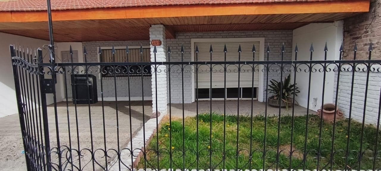 Casa en Villa Regina - 1