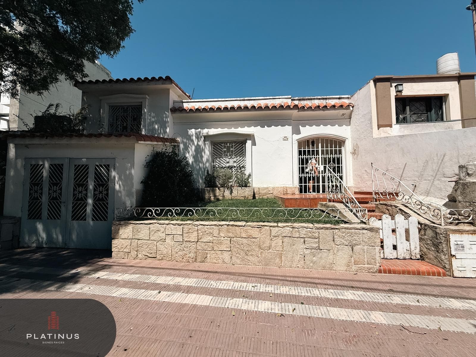 Lote en venta de 200 m2 - Alto Alberdi , con Escritura, Apto Desarrollo en Altura - 1