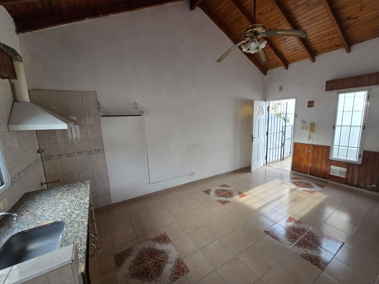 PH en Alquiler en San Antonio De Padua Norte 2 Ambientes - 1