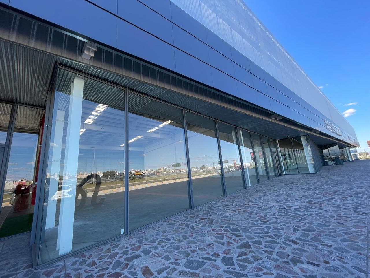 Locales Preminum sobre Circunvalacion . Excelente Visibilidad!!! - 1