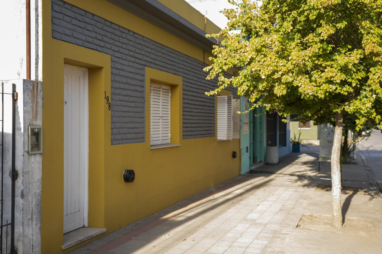 Casa con galpón y doble acceso. Ideal vivienda + actividad comercial - 1