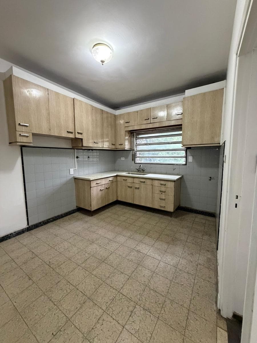 CASA PLANTA ALTA UN DORMITORIOS / PERON 5200 - 1