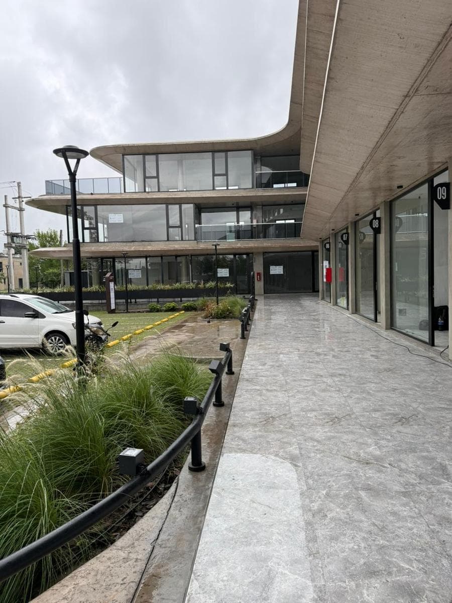 Local Boulevard Plaza - 1