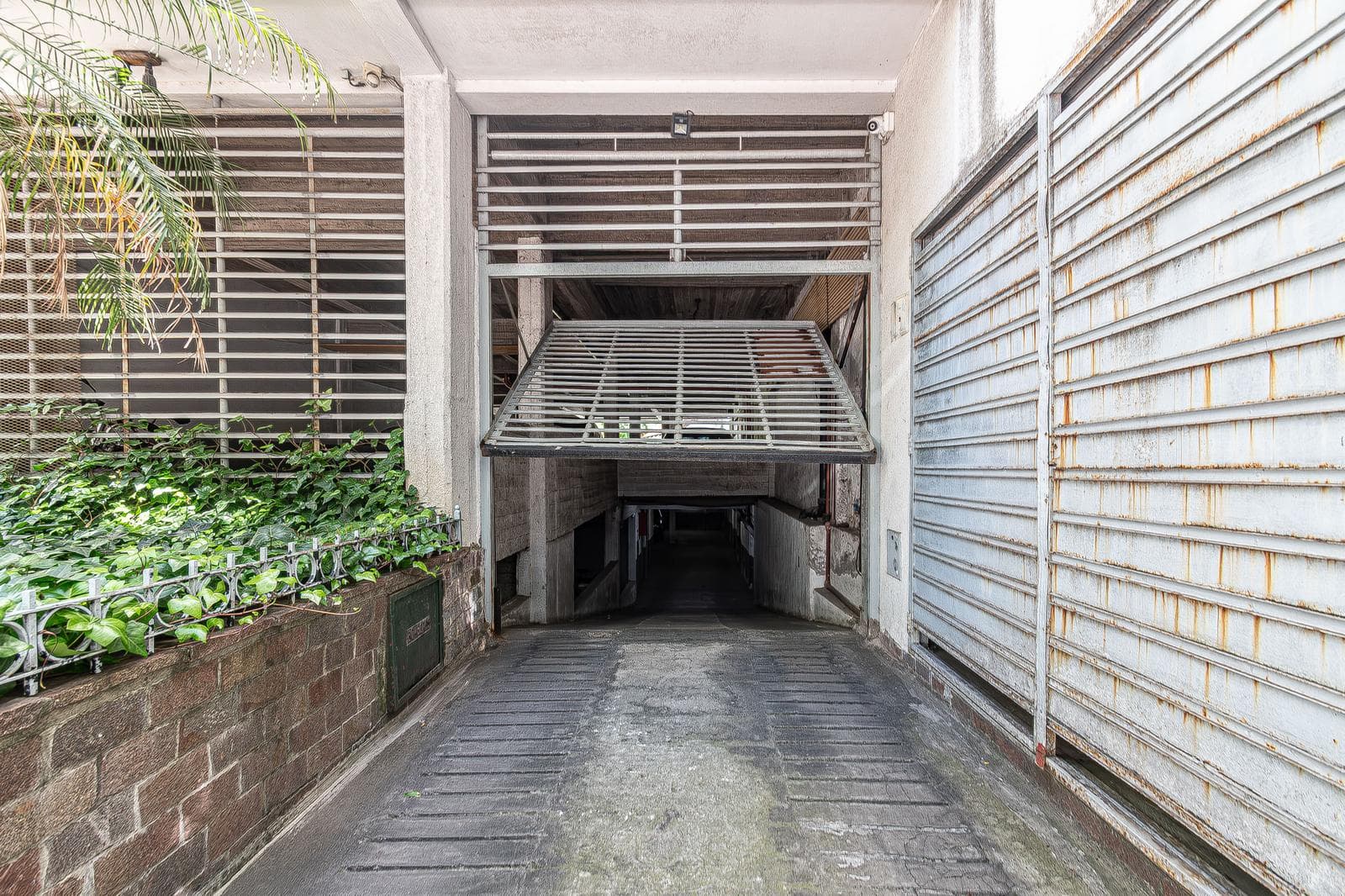 Cochera Fija Palermo - Acceso por rampa - Porton Automático - 1